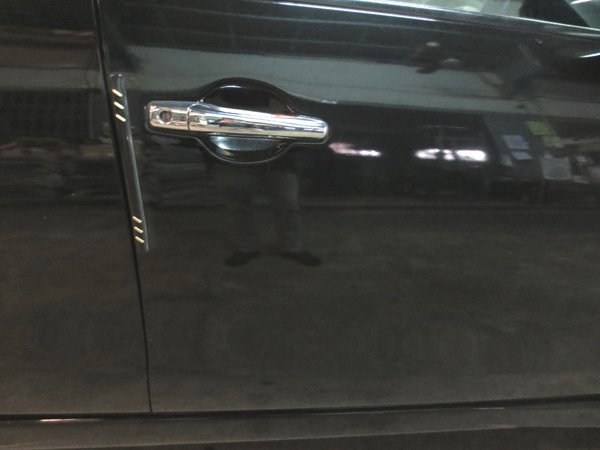 LEOMAX กันกระแทกประตู แต่งด้วยตัวหนุนชุบโครเมียมสะท้อนแสง รุ่น SG-548 ชุด 4 ชิ้น พร้อมกาว 3M ไม่ทำให้ผิวรถเสียหาย